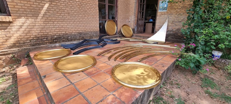 Parte de lo que será la obra del retablo del Viernes Santo en Tañarandy.