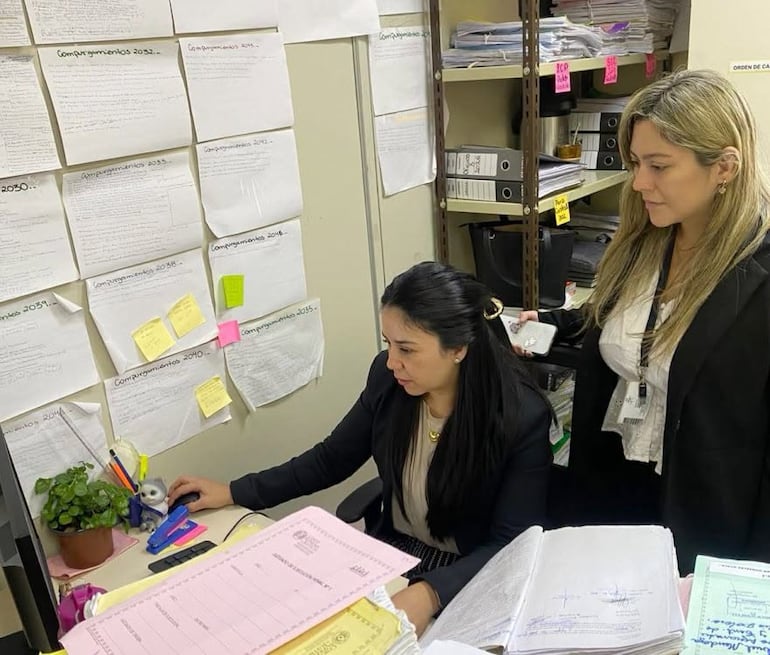 La intervención del sendor Silvio Ovelar centró el debate en cuánto podría financiar el Congreso, aun con el reconocimiento de que los funcionarios llevan años sin una nivelación. Foto: Gentileza CSJ.