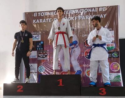 Iván Florentín en lo alto del podio en la Katas Under 21.