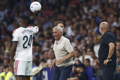El entrenador del Real Madrid, Jose Mourinho (c), durante el partido de LaLiga de fútbol que RCD Espanyol y Real Madrid disputan este sábado en el RCDE Stadium, en Barcelona.