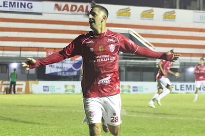 Sobre el final, el Rojo Mallorquino llegó a la victoria con la que sube a lo más alto del clasificador en el torneo.