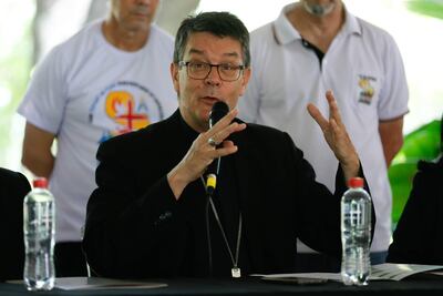 El presidente de la Conferencia Episcopal Paraguaya (CEP), monseñor Pedro Jubinville, habla durante una rueda de prensa este miércoles, en Asunción (Paraguay).
