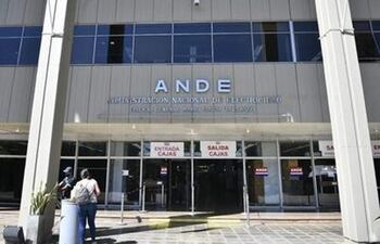 ANDE licita la contratación de un especialista en energía.