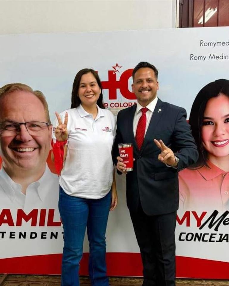 Romina Medina, precandidata a concejala por el cartismo, y su candidato suplente, Martín Schmeda, director jurídico del MEC y director general del instituto superior "Edupca".