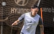 El defensor argentino, Bryan Bentaberry está para ocupar la zaga central franjeada como acompañante de Mateo Gamarra en el Superclásico del domingo ante Cerro Porteño. (Foto: @elClubOlimpia)
