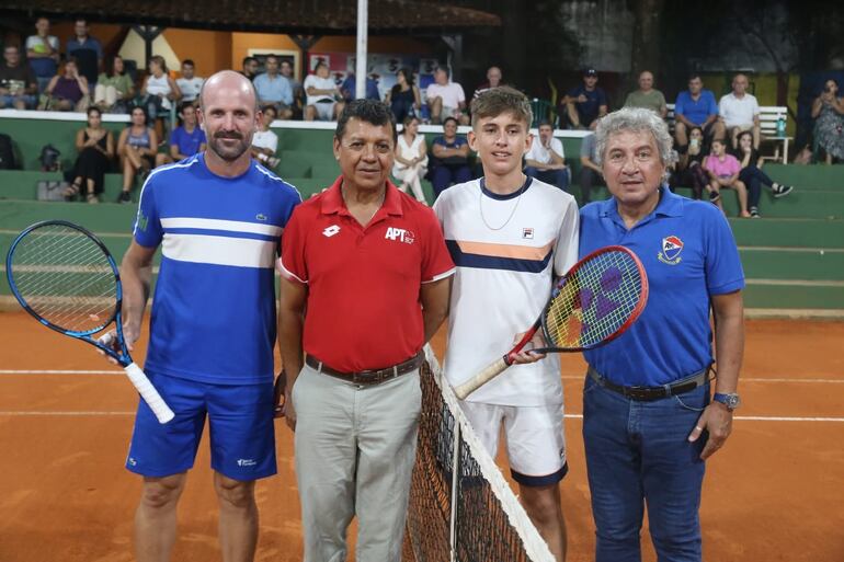 Cerruti, Roberto Benitez (árbitro), Frutos y Arrellaga.