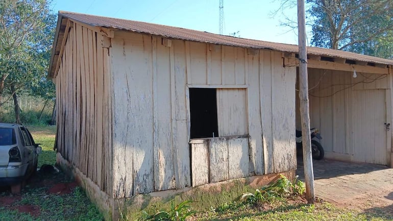 Construcción deteriorada de madera.
