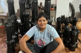 Carolina Noguera es una reconocida Ceramista de la ciudad de Tobatí. Hija de la renombrada ceramista tobateña, doña Mercedes Noguera.