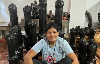 Carolina Noguera es una reconocida Ceramista de la ciudad de Tobatí. Hija de la renombrada ceramista tobateña, doña Mercedes Noguera.