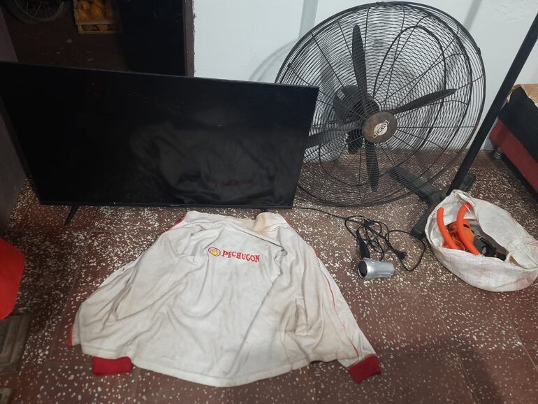 Objetos hurtados que fueron recuperados por agentes policiales.