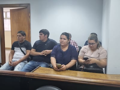 Mirtha Fernández (de blusa azul) subió al banquillo de los acusados.