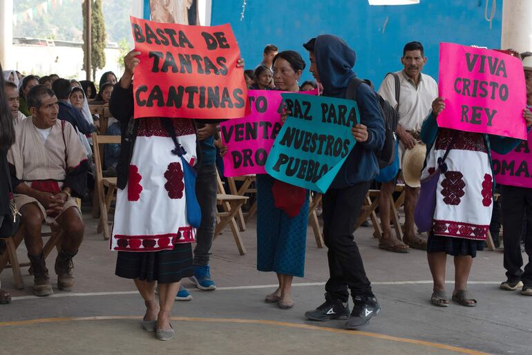 Pobladores se manifiestan para exigir un alto a la inseguridad este sábado, en el municipio de Chalchihuitán, estado de Chiapas (México).