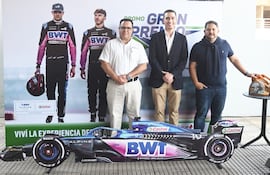 Marcelo Centurión, gerente comercial de Castrol; Nicolás Herrera, gerente de Planificación Comercial de Enex, y Dani Da Rosa, presentador de la promo.