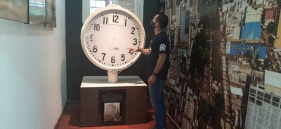 El reloj que por muchos años estuvo ubicado en la rotonda del microcentro es considerado uno de los patrimonio culturales de Ciudad del Este. Actualmente se encuentra bajo resguardo en el museo El Mensú.