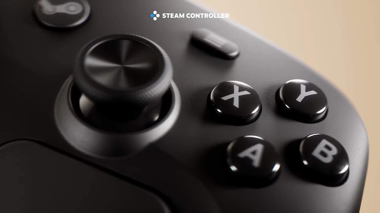 Un Steam Controller Y + en primer plano, sobre fondo con elementos de electrónica y medicación, sin personas presentes.