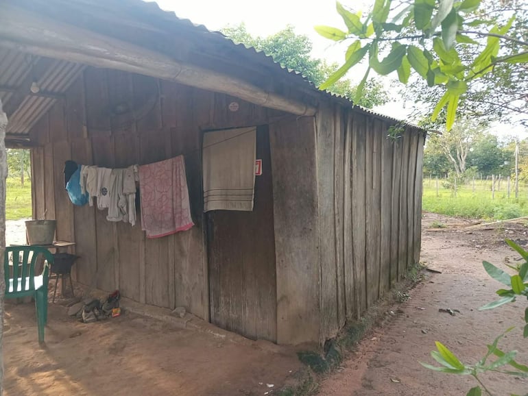 Denuncian que ocho familias en situación de extrema pobreza, que viven en precarios ranchos en Ybytymí, fueron excluidas del programa habitacional Che Róga Porã.