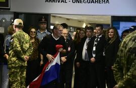 Juan Ángel Napout a su llegada a Asunción.