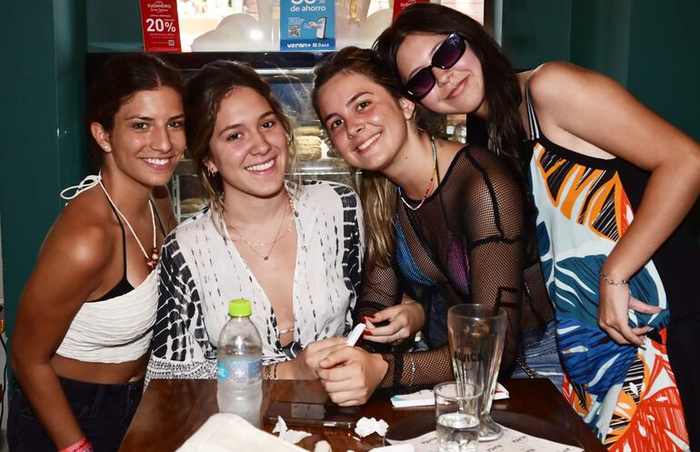 Kiara Stanley, Joaquina Quevedo, Cecilia Guggiari y Cecilia Rodríguez.