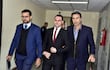 Senador Hernán Rivas (ANR - cartista) llega a Tribunales con sus defensores, Abg. Cristóbal Cáceres Frutos (derecha) y Álvaro Cáceres.