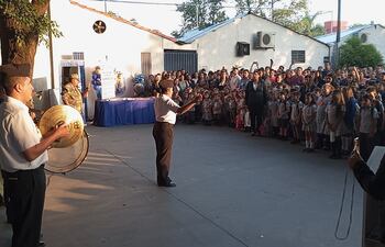 Hoy iniciaron más de 600 alumnos las clases en San Lorenzo.