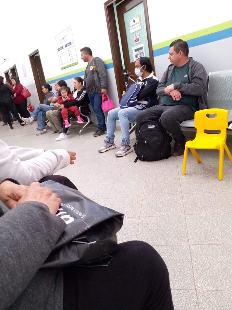 “Calvario” en Senadis: padres de niños con epilepsia se prestan remedios por faltante
