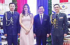 Marcelo Chang, agregado adjunto; Melva de Gracia-Han, José Han, embajador de Taiwán, y Cnel. Víctor Chang, agregado de Defensa de la Embajada de Taiwán.