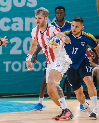 Alexander Mendoza), integrante de la selección paraguaya.
