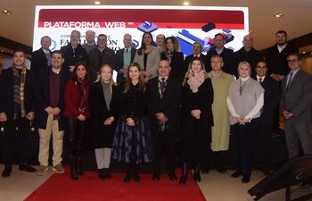 El lanzamiento de la plataforma digital de CNFC se realizó en la Expo de Mariano Roque Alonso, con presencia del embajador norteamericano, Marc Ostfield.