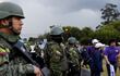 Soldados vigilan el perímetro durante un evento de campaña de Daniel Noboa en Sangoliqui, Ecuador, 26 de septiembre 2023 (REUTERS)