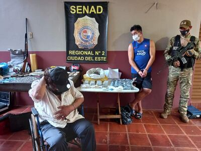 Los intervinientes incautaron marihuana y cocaína distribuidas en las dos viviendas, ubicadas en una propiedad. También fue detenido el supuesto principal responsable y un cómplice.