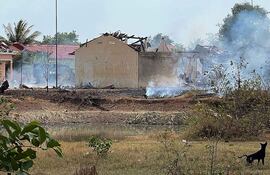 Edificios destruidos en una base militar en la provincia de Kampong Seu, Camboya, el pasado sábado.