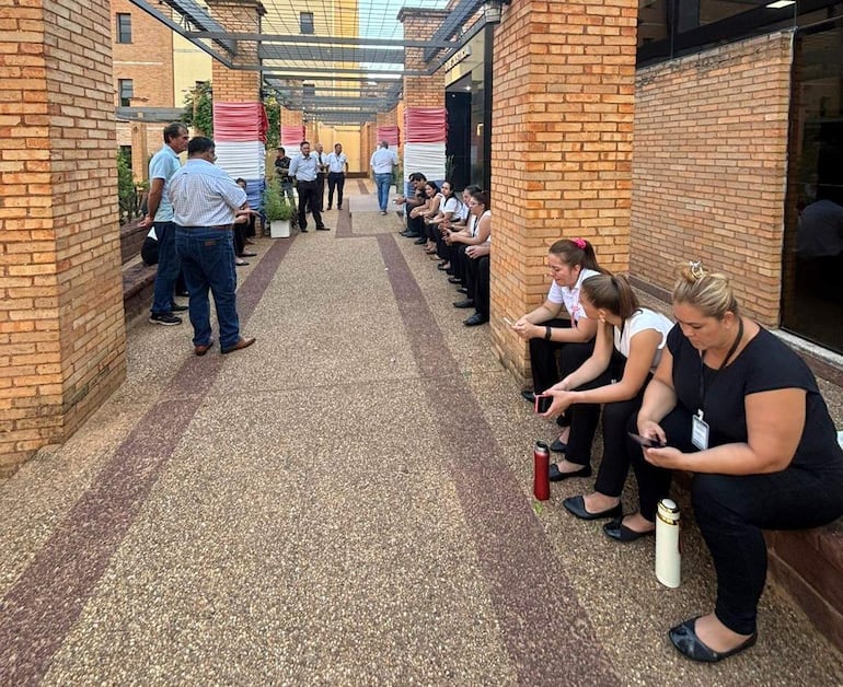 Luego de sucesivos reclamos de los funcionarios judiciales, el Palacio de Justicia de Paraguarí contará con mejoras en su sistema de climatización.