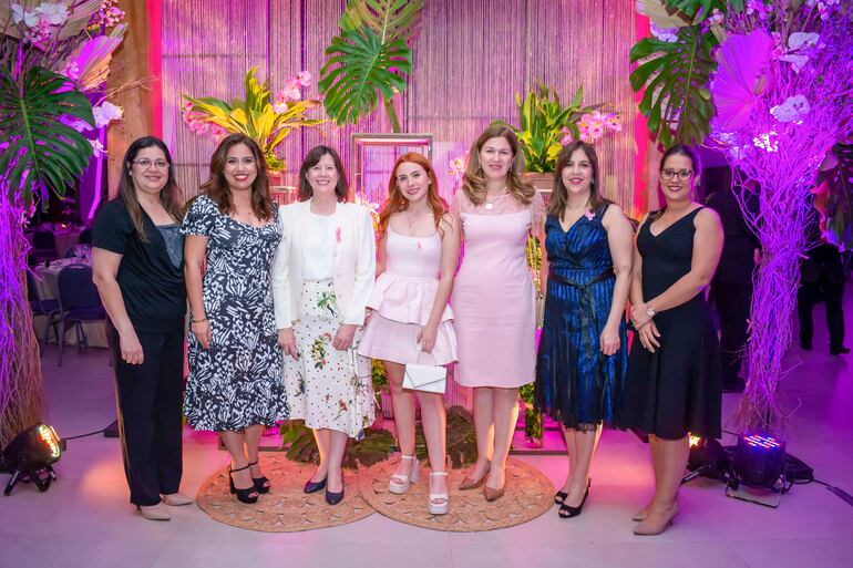 Olga Policani, Rosa González, Beatríz Homburg, Rebecca Mangiafico, Teresa Baran, Carolina Rojas y Natalia Cabrera.
