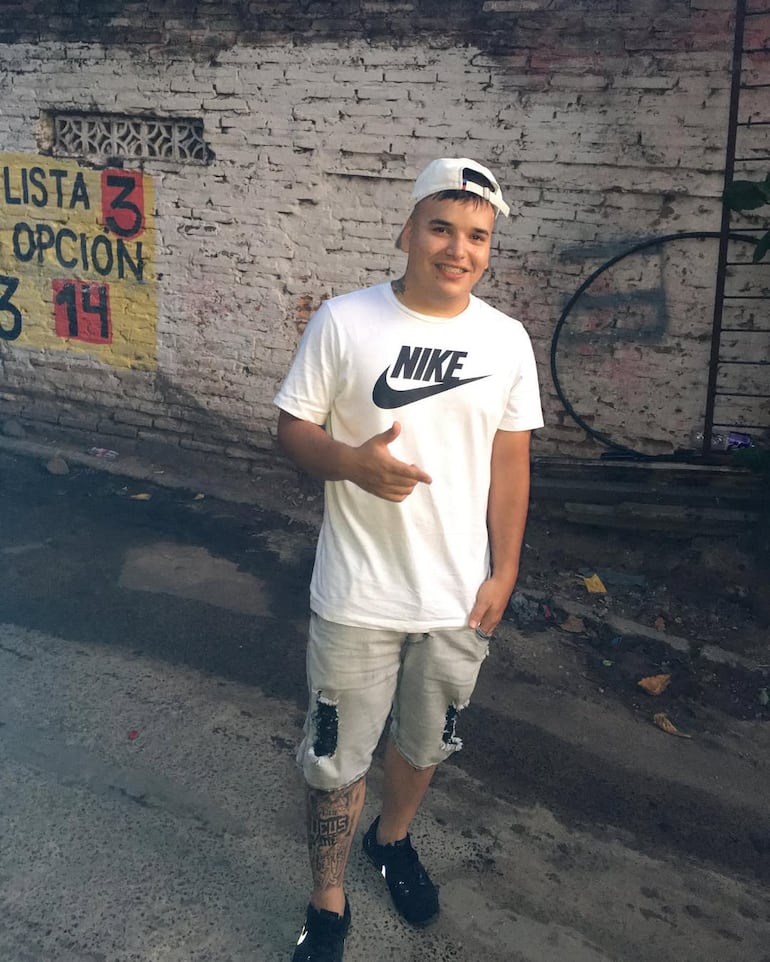 Michel Gastón Salinas Martínez, de 23 años, fue imputado tras acosar y manosear a dos mujeres en la Costanera de Asunción, mientras circulaba en motocicleta, según informó la Fiscalía.