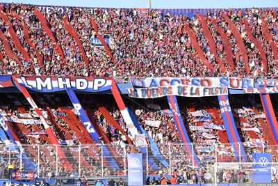 Los aficionados de Cerro Porteño, durante el duelo por la penúltima ronda del torneo Clausura 2025, frente a Libertad.