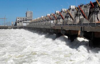 Hasta agosto de este año, los recursos de Yacyretá para las arcas del Estado se redujeron en 70%.