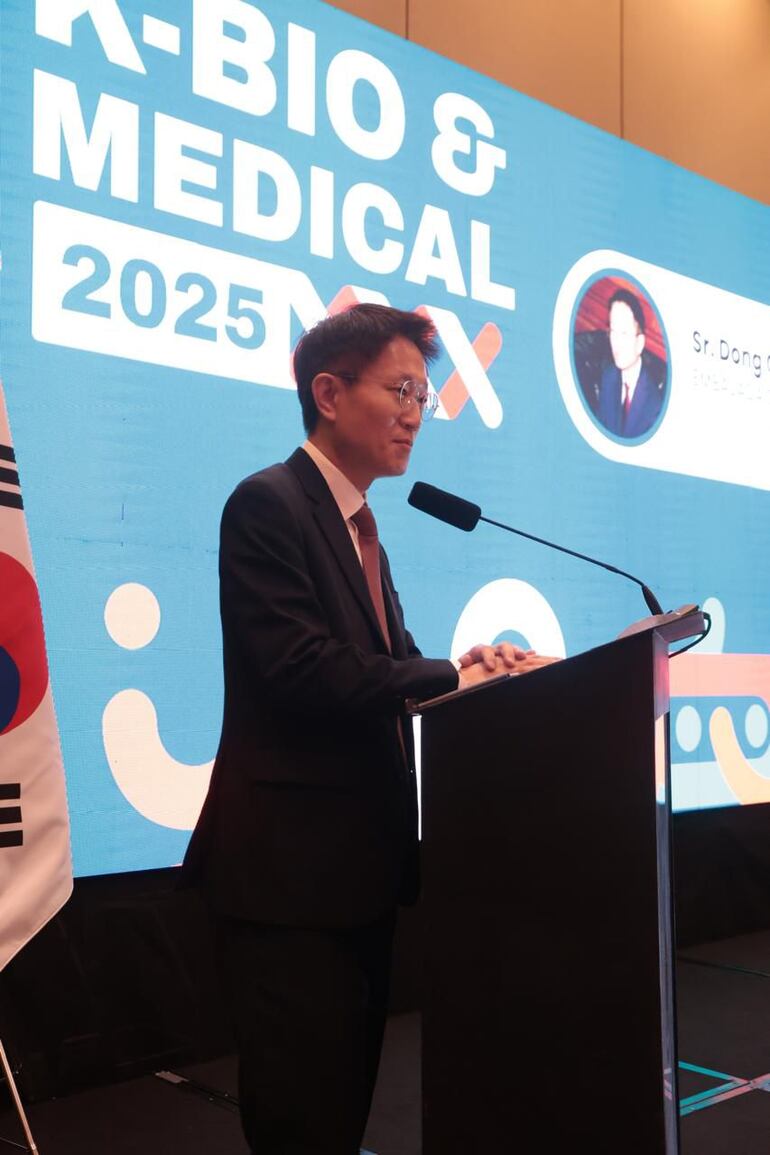 Encargado de Negocios Dong Gun, Seo