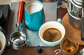 Elementos para preparar café.