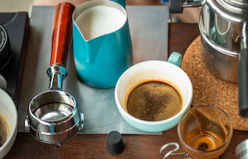 Elementos para preparar café.