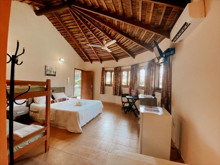 interior de una habitación con techo de kaipi´i