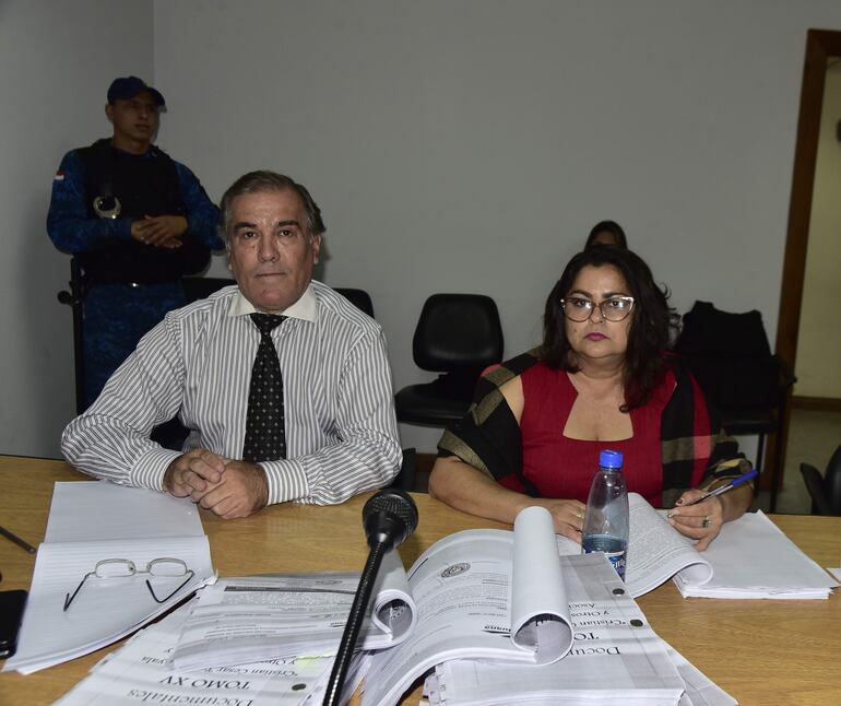 Los fiscales Isaac Ferreira y Elva Cáceres, durante el desarrollo del juicio.