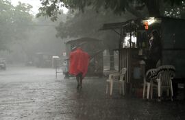 Núcleos de tormentas se desarrollan sobre gran parte del país.
