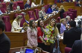 De izq. a der: Liz Acosta, Rocío Abed y Johanna Vega. Las dos primeras votaron contra el veto.