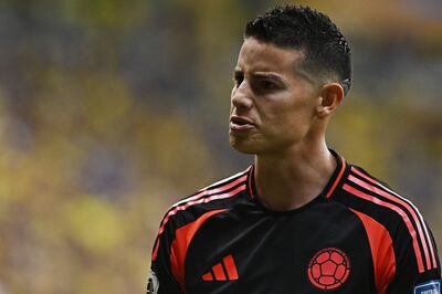 AME1064. BRASILIA (BRASIL), 20/03/2025.- James Rodríguez de Colombia reclama este jueves, en un partido de las eliminatorias sudamericanas al Mundial de 2026 entre las selecciones de Brasil y Colombia, en el estadio Arena BRB Mané Garrincha, en Brasilia (Brasil). EFE/ Andre Borges
