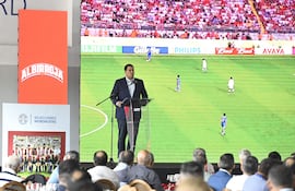En pleno discurso el presidente de la Asociación Paraguaya de Fútbol, Robert Alexis Luis Harrison Paleari (52 años), en la “palada inicial” para la construcción de un nuevo y moderno hotel en el Centro de Alto Rendimiento de Ypané.