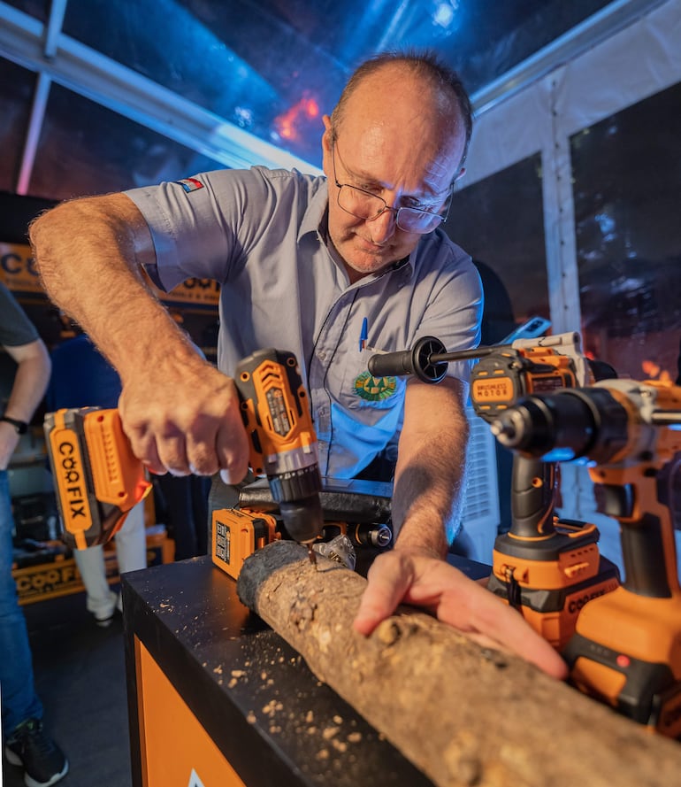 Durante el lanzamiento, se pudieron probar las herramientas COOFIX, que llegan al país con Atlantic y prometen innovar el sector ferretero e industrial.