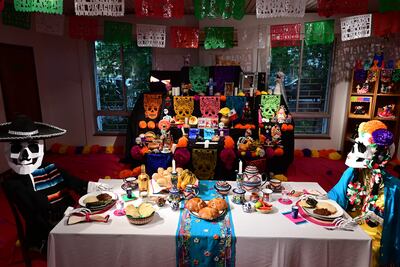 El Altar de Muertos es uno de los elementos más representativos de esta celebración. Durante el evento se explicará su significado y los elementos que alberga.