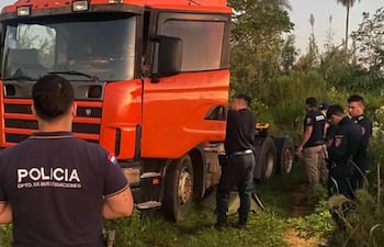 El tractocamión fue localizado en la jurisdicción de Villeta esta madrugada sin el acoplado y sin la mercadería