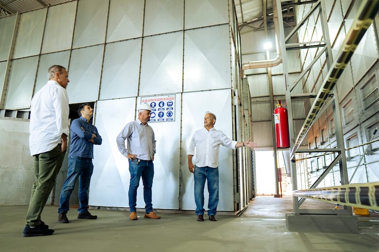 Directivos, autoridades locales, productores y referentes del sector acompañaron el acto inaugural en Capitán Bado.