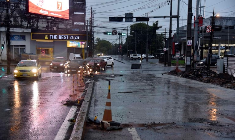 Avenida de la Victoria clausurada por obras.